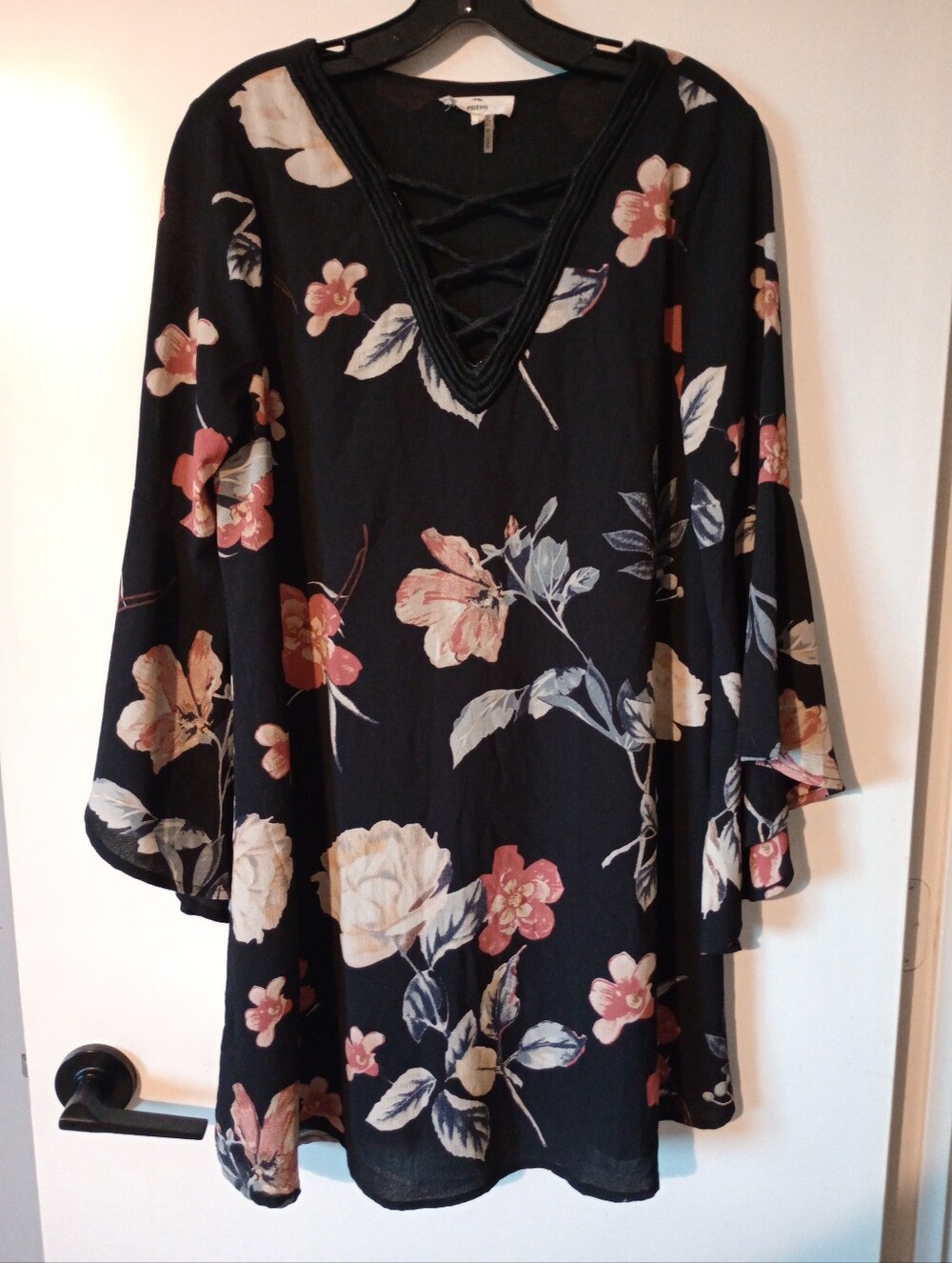 Entro Floral Black Crisscross V-Neck Mini Dress Size Small